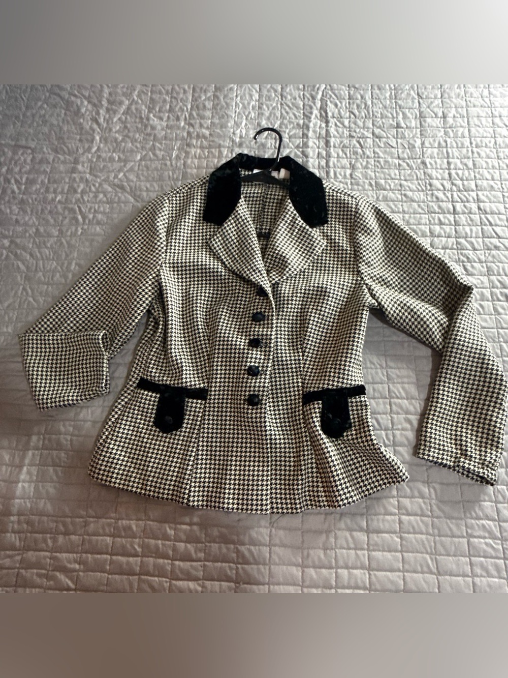 Scarlett Black and White Houndstooth Peplum Blazer